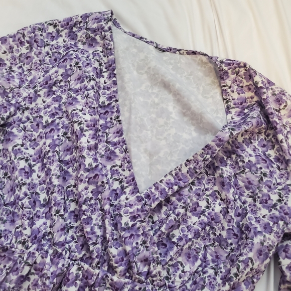 Purple floral romper size large - Picture 3 of 4